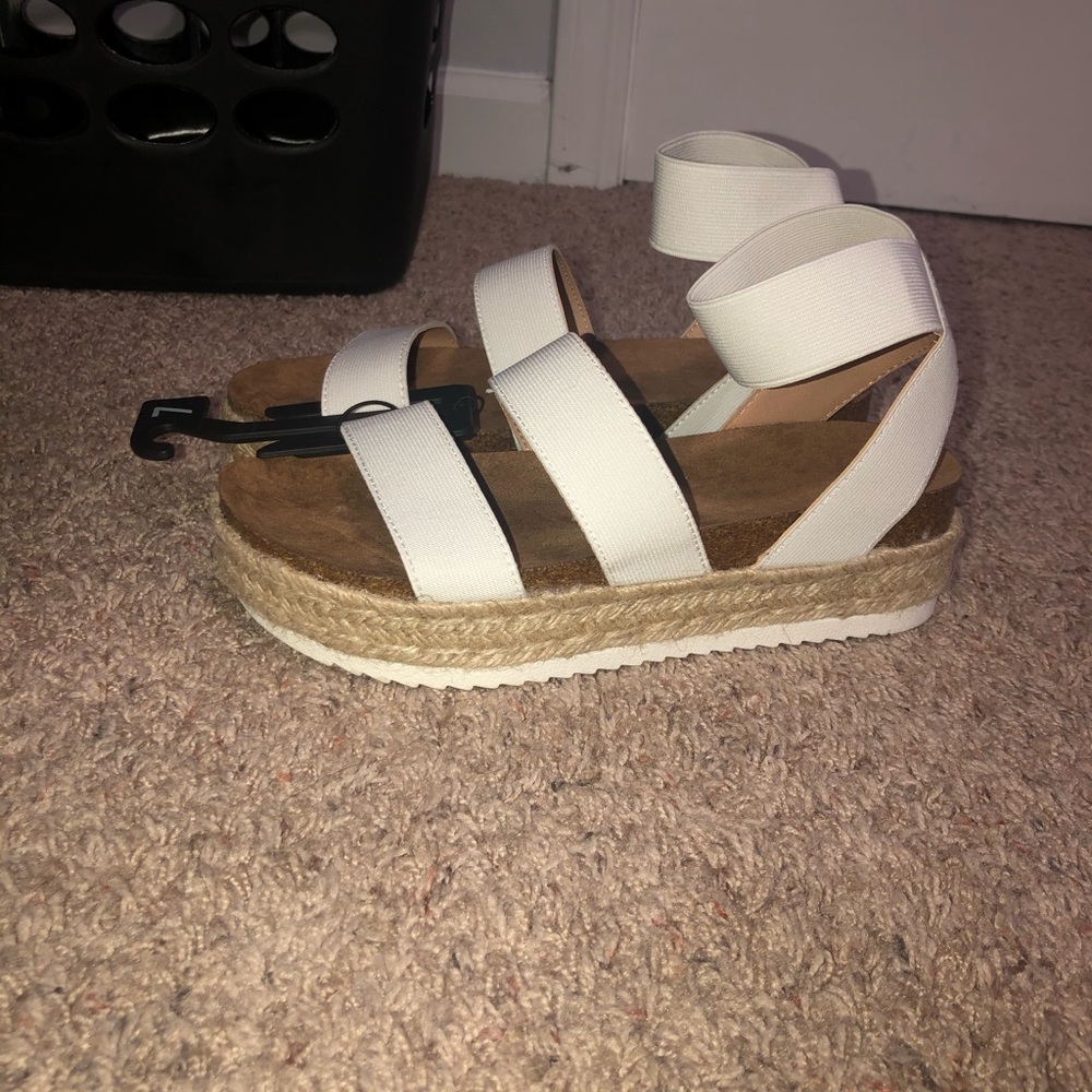 NWT STEVE MADDEN KIMMIE DUPE